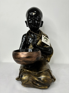 Buda com tigela
