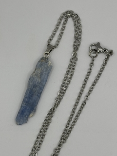 Colar cianita azul - bruta - comprar online