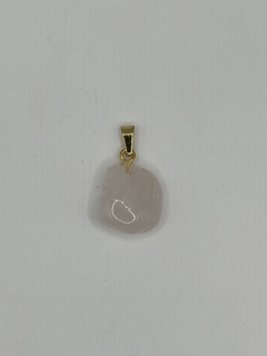 Colar dourado quartzo rosa - rolado - Vale Dos Sonhos Artes