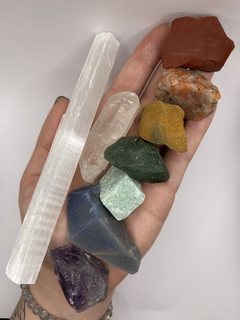 Kit caixa de cristais dos chakras bruto g - comprar online