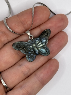 Colar com Labradorita esculpida borboleta