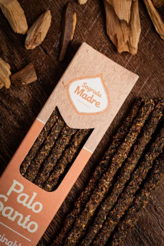 Incenso Natural Palo Santo com Canela - Sagrada Madre - comprar online