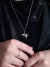 Colar Born Singer Hand on internet