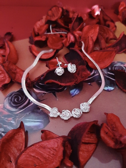 For Roses Necklace