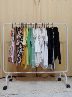 PERCHERO SIMPLE 1,10 X 1.20 CON RUEDAS - comprar online