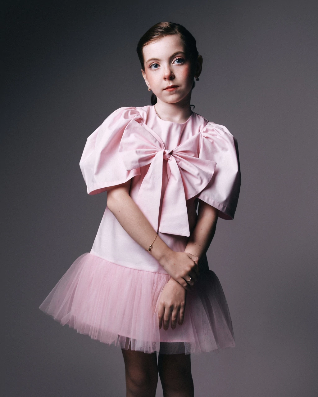 Vestido Rosa com Laço Frontal e Mangas Volumosas