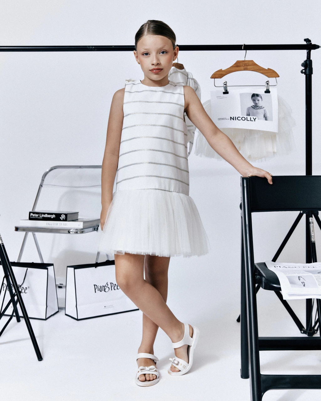 Vestido Off White com Listras Douradas