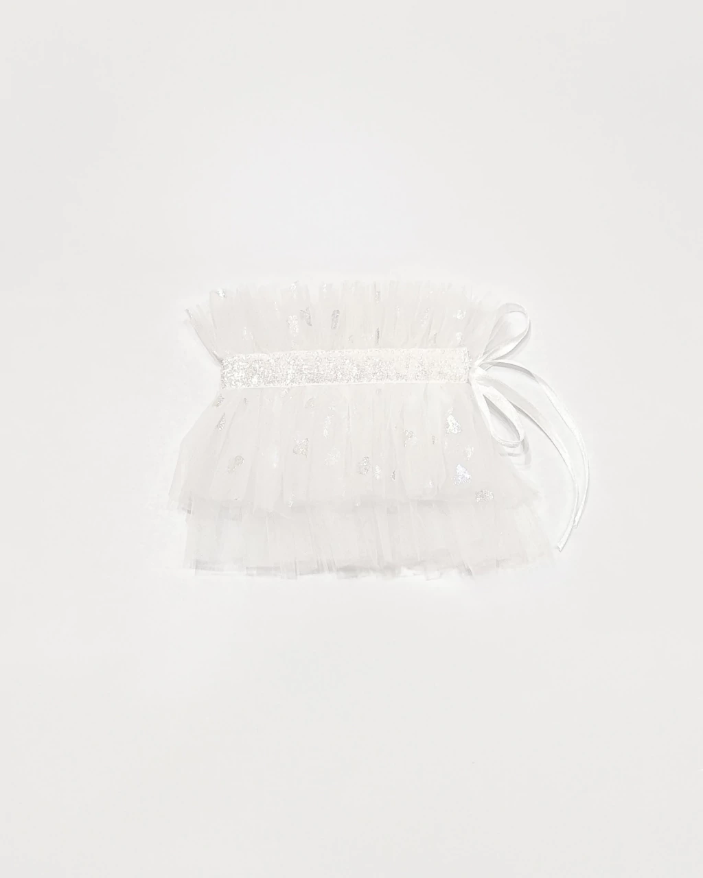 Colar de Tule Branco de Corações Perolados