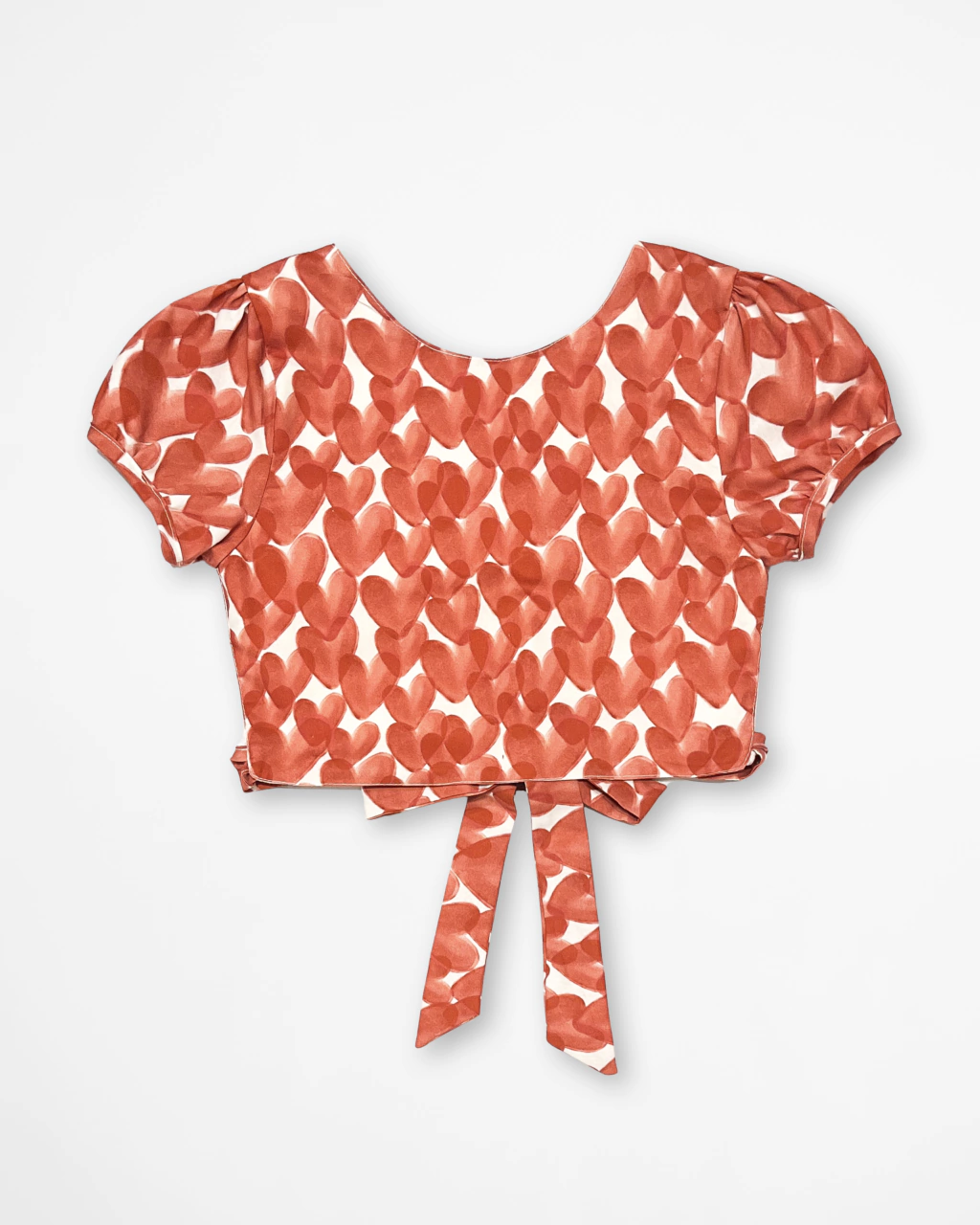Blusa Estampada de Corações com Costas Trançadas