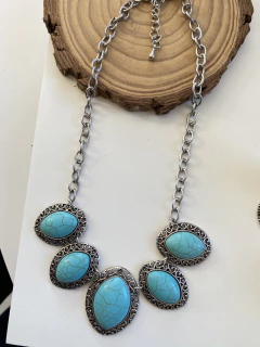 Colar pedras turquesa