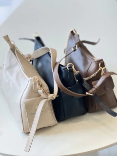 Bolsa com Bolsos Laterais Off white 2419 (3439) - Loja Fórmula