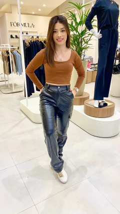 Calça em Couro Cargo 2817 - comprar online