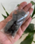 Pacote com 100g de mini Turmalina Negra Rolada - comprar online