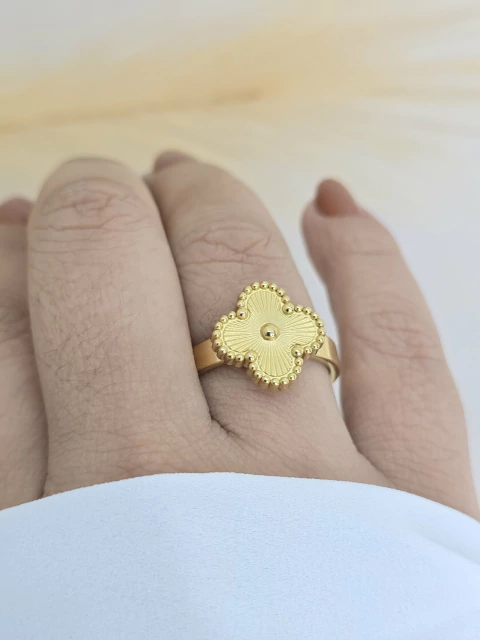 Anel em aço inoxidavel trevo dourado - comprar online