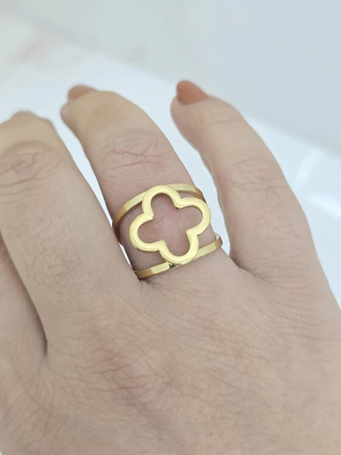 Anel em aço inoxidável trevo dourado vazado - comprar online