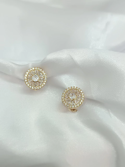 Brinco de pressão folheado a ouro 18k pizza cravejado