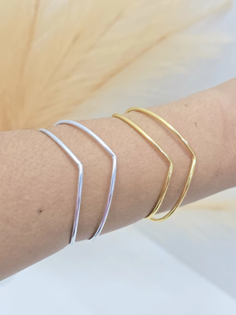 Bracelete folheado V duplo