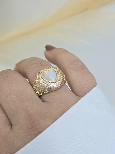 Anel folheado a ouro 18k coração madre pérola Premium