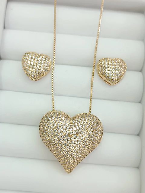 Conjunto folheado coração cravejado