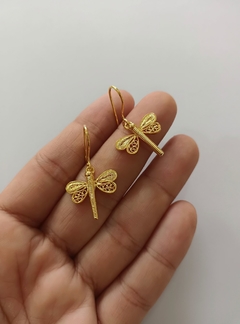 Aretes libélulas pequeñas con baño en oro
