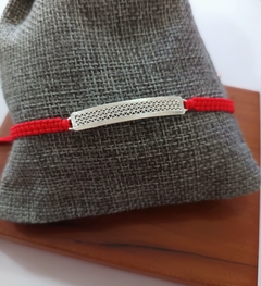 Pulsera zig zag en plata y macramé