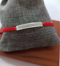 Pulsera zig zag en plata y macramé
