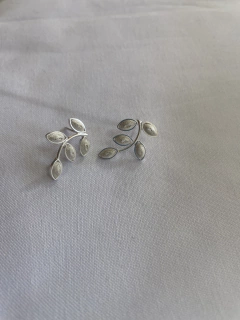 Aretes topo ramitas en plata Ley 950 - Joyería KENA