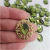 kit 50 Tag Oval Dourada + 50 Chaton 10x14mm