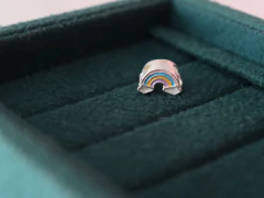 Pingente de Pulseira Arco Iris