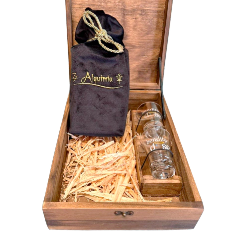 Kit Cachaça Gogó da Ema Alquimia 12 Anos 750ml c/ 2 copos