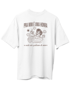 Camiseta Oversized - Uma Honra (Cartoon) - comprar online