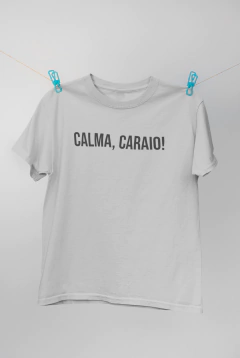 Camiseta - Calma, caraio! - OBASHOP.COM
