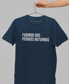 Camiseta - Fugindo dos perigos noturnos