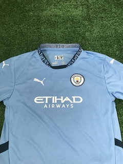 Conjunto Infantil Manchester City I 2024/25 - Santa Sports | Artigos esportivos