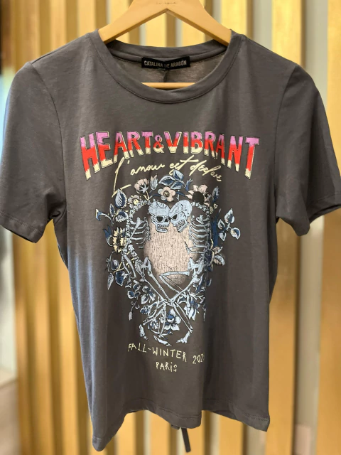 REMERA HAND IN MY POCKET