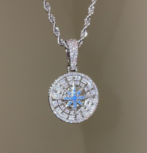 Dije Brujula + cadena espigada de regalo - comprar online
