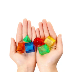Formas geométricas translúcidas 3D - Zona de Sentidos