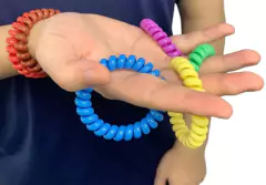 Collar y pulsera en internet