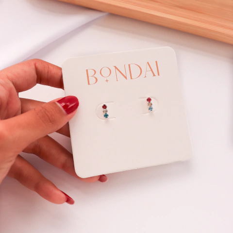 Brinco Pequeno 3 Zirconias Coloridas