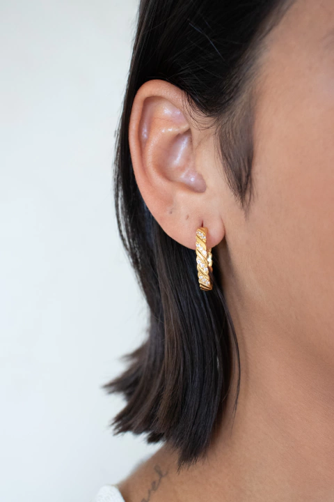 Argola Media Riscada Cravejada