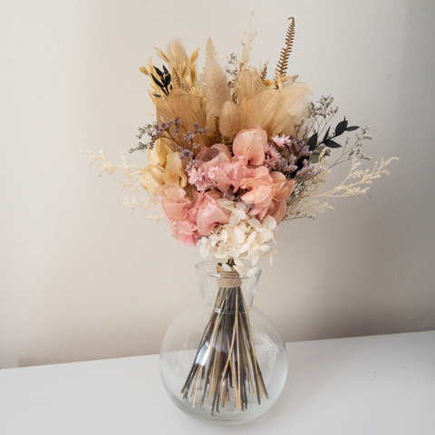 Buquê de flores desidratadas e folhagens naturais rosa e branco - comprar online