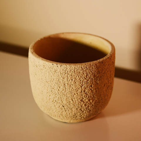 Cachepot em cimento nude