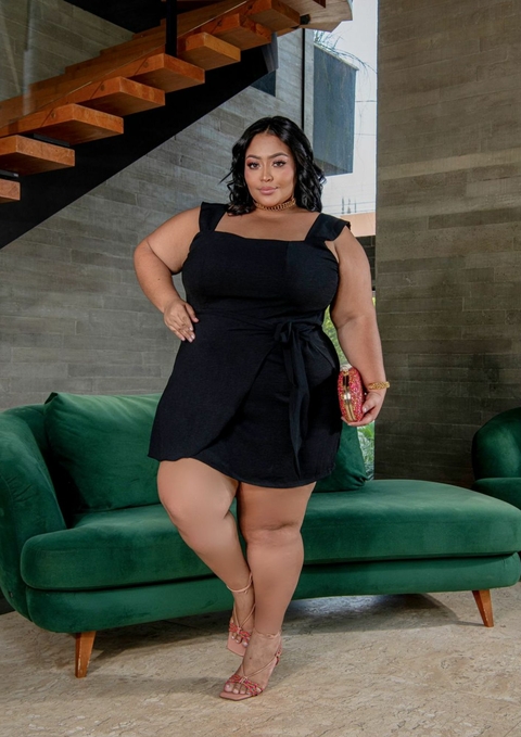 Macaquinho Shorts Saia Barbara Preto - comprar online