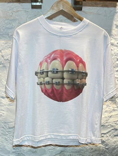 REMERA BRACKETS
