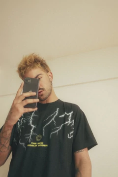 REMERA THE NEW WORLD