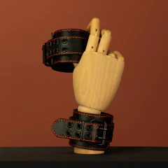 Algemas em couro sintético - comprar online