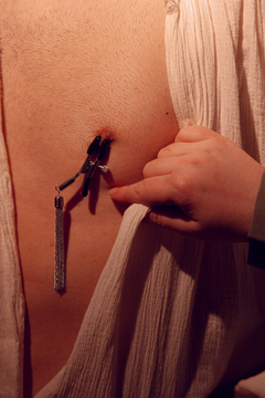 Grampo de mamilo (Nipple clamps)
