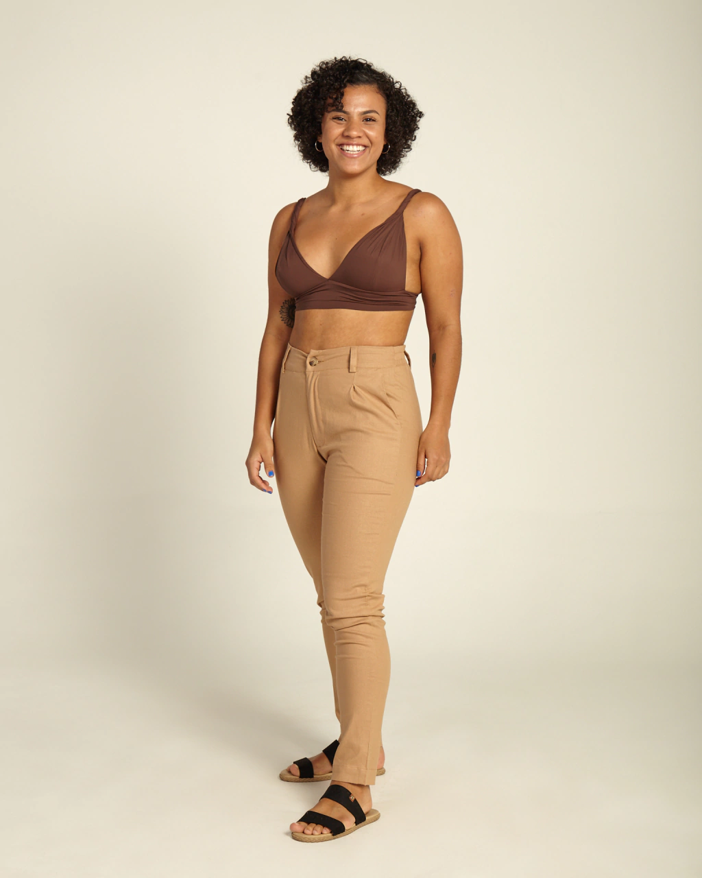 calça alfaiataria linho capuccino