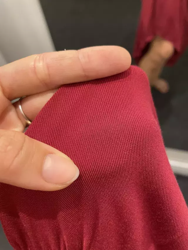Saia Midi com Bolsos Bordô
