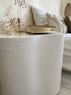 MESA TEXTURADA THREE CURVES 55X57 - tienda online
